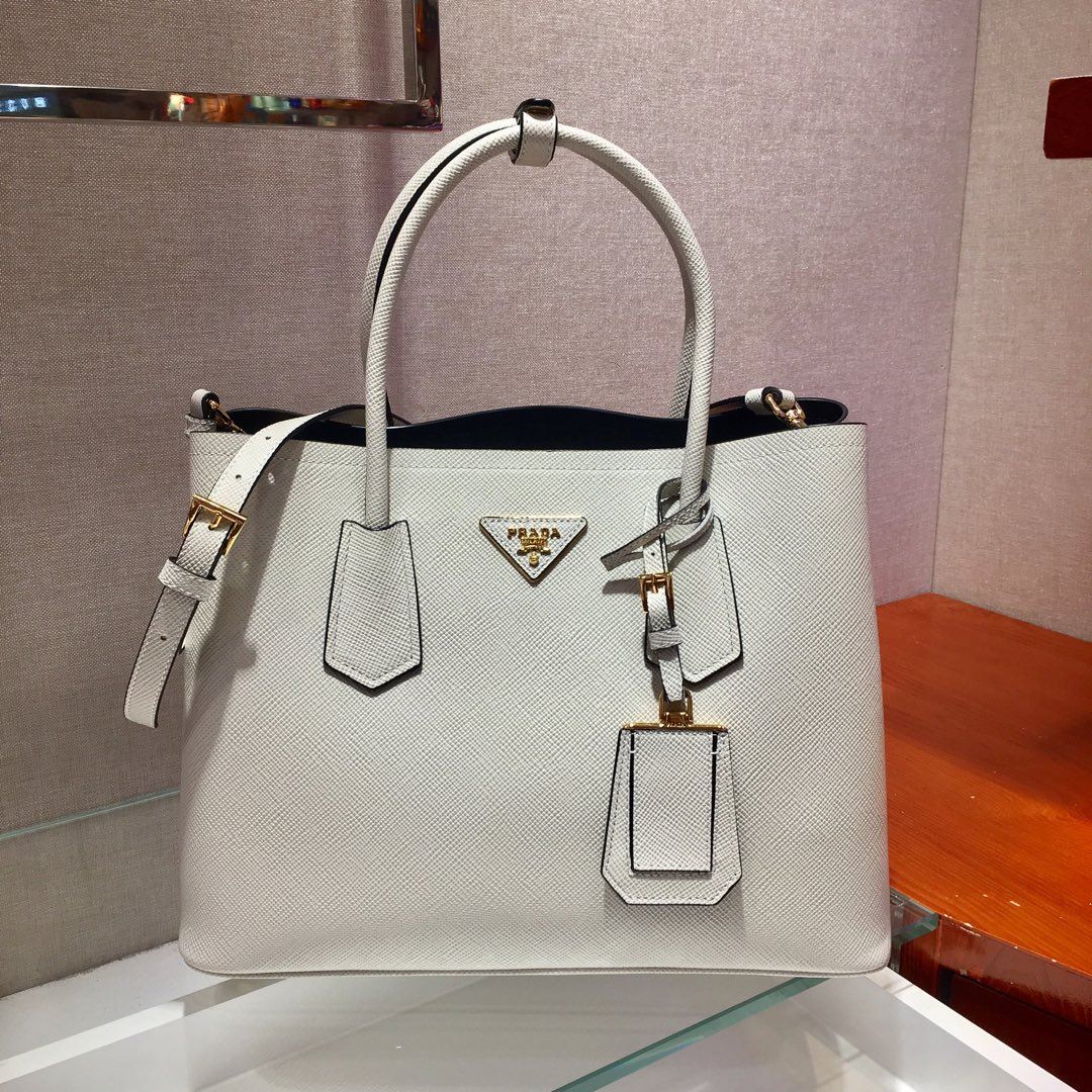 Pra*a shopping bags